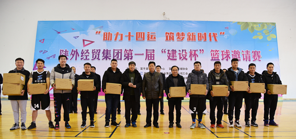 11中共富平縣委常委、政法委書記杜銀虎為第二名獲獎隊頒獎_副本.jpg